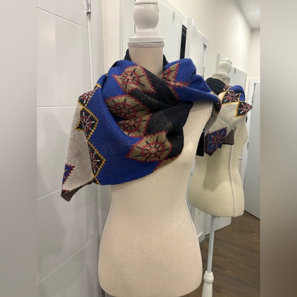 Colorful Knit Scarf - Picture 4 of 11